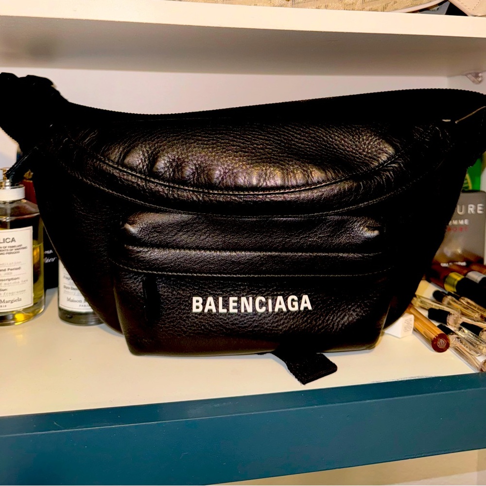 Balenciaga Sling cross over bag
